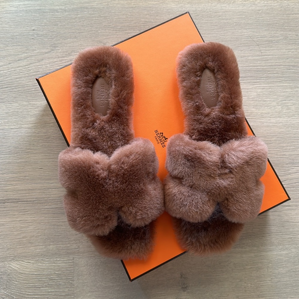 Hermès shearling oran sandals